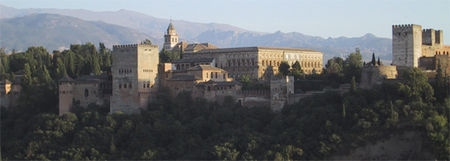 http://upload.wikimedia.org/wikipedia/commons/thumb/4/47/Alhambra-petit.jpg/450px-Alhambra-petit.jpg